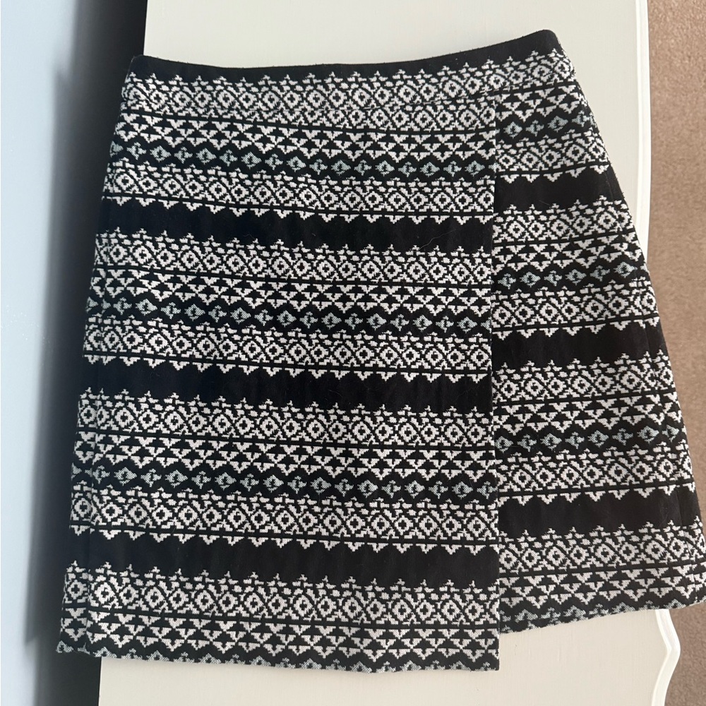 LOFT Black, White, Light Blue Patterned Women's Skirt